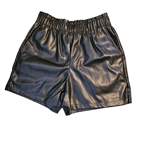 NWT. Noa faux leather short. Black - Picture 2 of 3